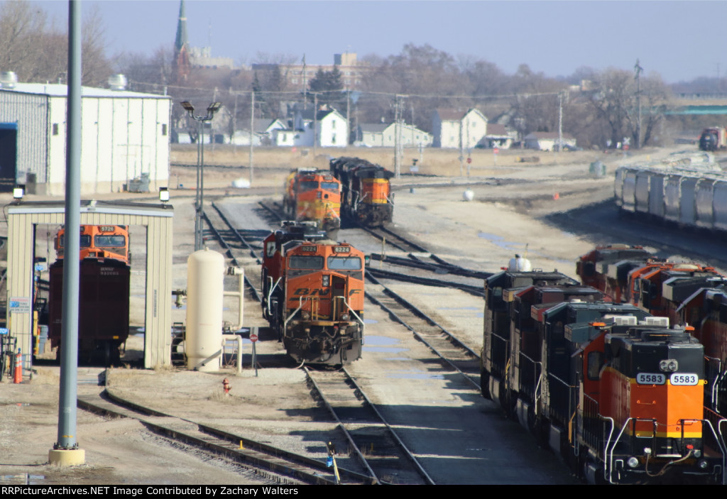 BNSF 6224 5726 HLCX 5583